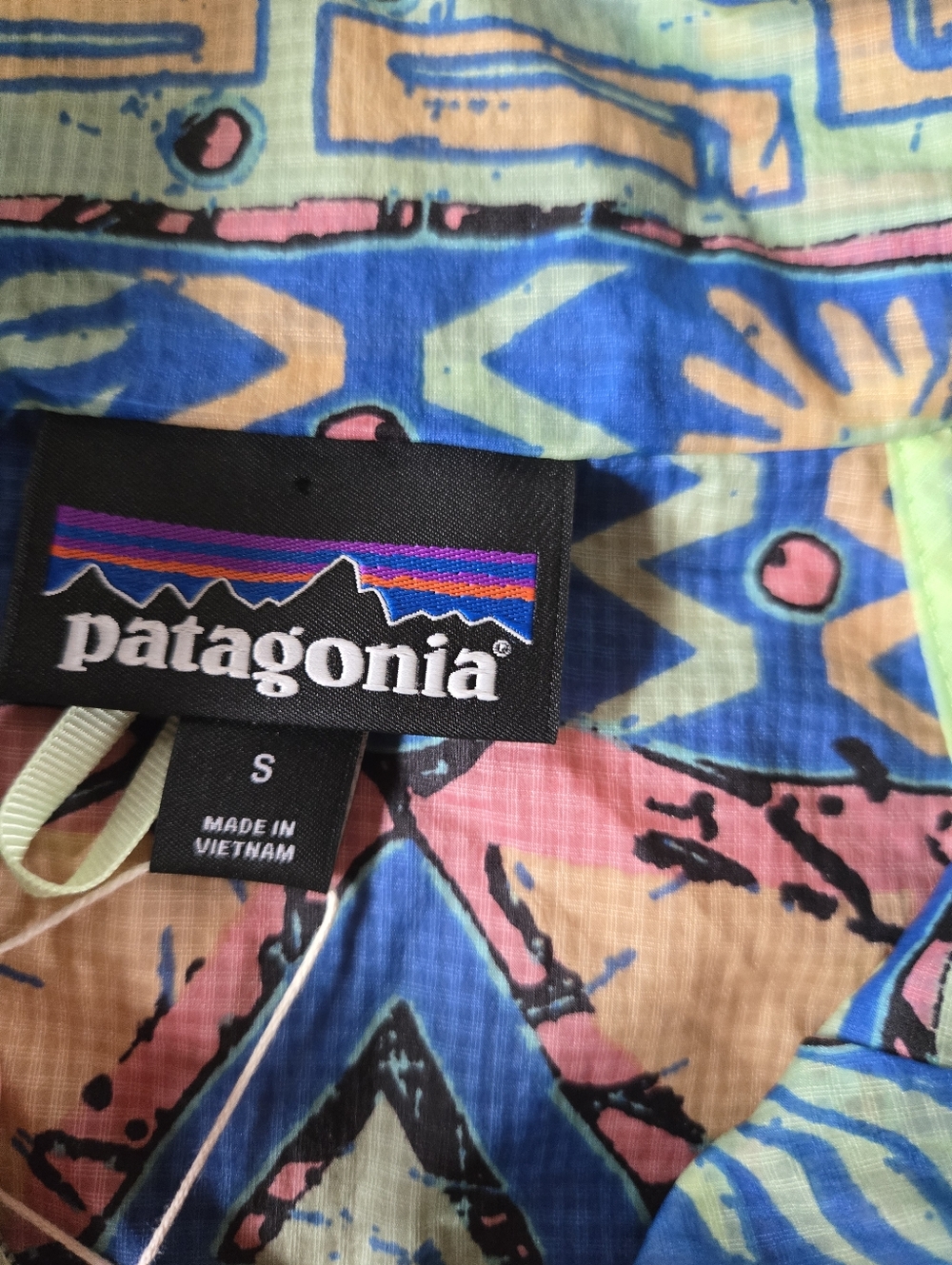Patagonia Multicolor Geo-Print 1/2 Zip Pullover in Aqua, Pink Size Small Nwt Lo - Picture 4 of 4
